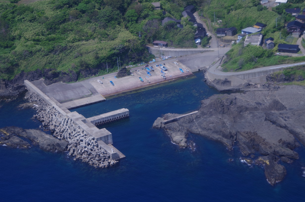内岬漁港(強清水地区)の写真