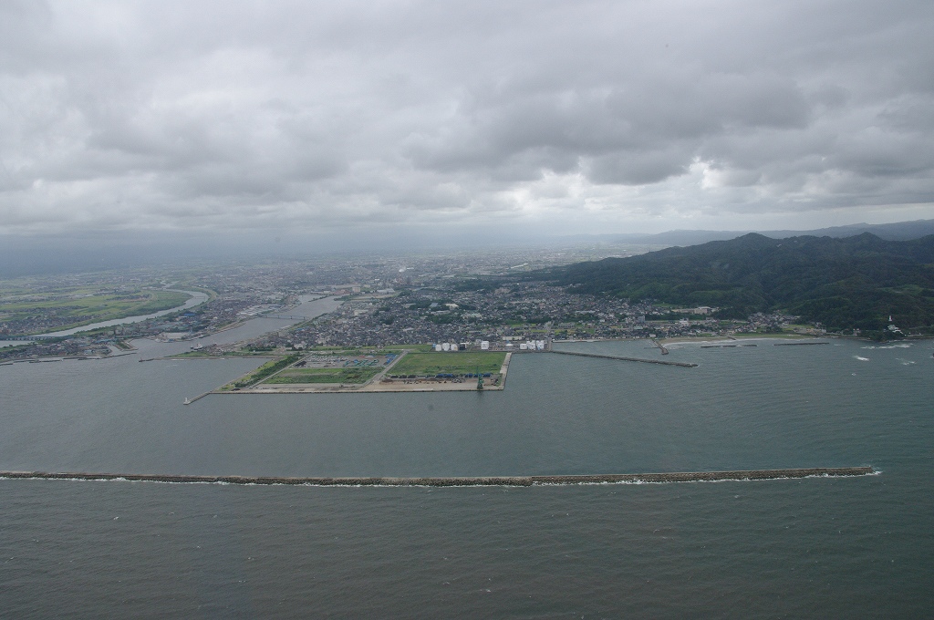 伏木富山港伏木区外港の写真
